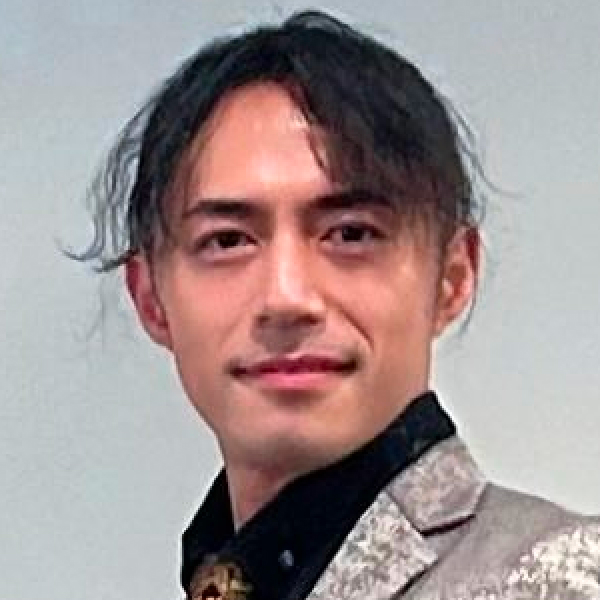 Yoshi Ondium portrait